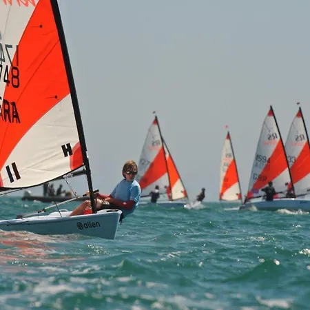 De Watersport Groepsaccommodatie - 30 Pers Kaag