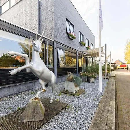 Ferienhaus De Watersport Groepsaccommodatie - 30 Pers *