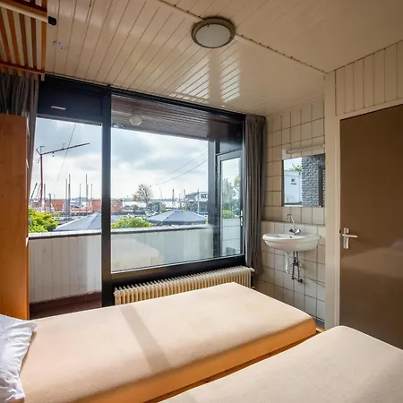 De Watersport Groepsaccommodatie - 30 Pers Vakantiehuis Kaag