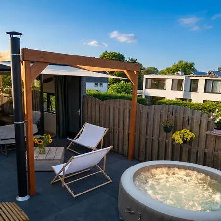 De Watersport Groepsaccommodatie - 30 Pers Vakantiehuis *