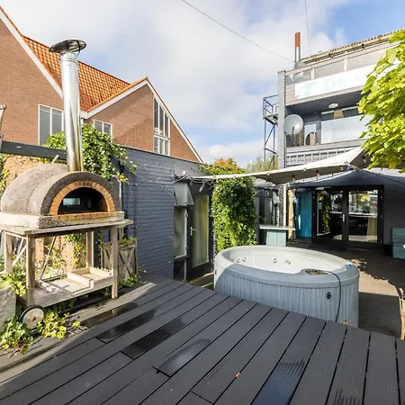De Watersport Groepsaccommodatie - 30 Pers Kaag