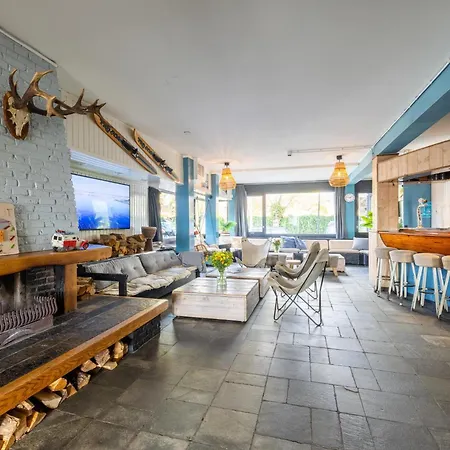De Watersport Groepsaccommodatie - 30 Pers *