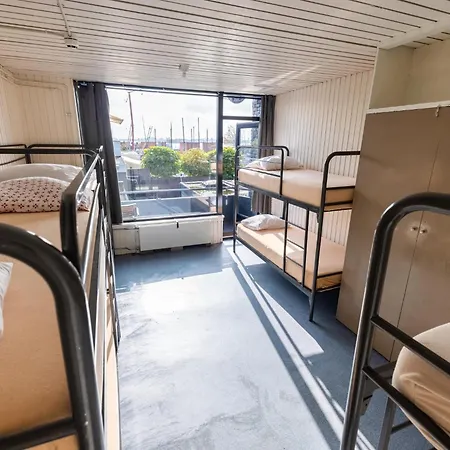 Vakantiehuis De Watersport Groepsaccommodatie - 30 Pers Kaag