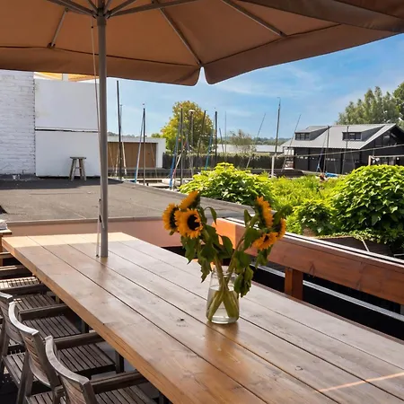 Vakantiehuis De Watersport Groepsaccommodatie - 30 Pers *