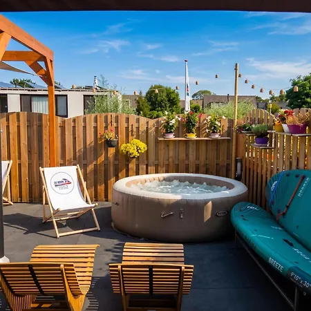 De Watersport Groepsaccommodatie - 30 Pers Vakantiehuis *