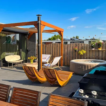 De Watersport Groepsaccommodatie - 30 Pers Vakantiehuis Kaag