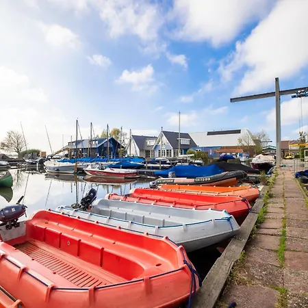 De Watersport Groepsaccommodatie - 30 Pers Vakantiehuis Kaag