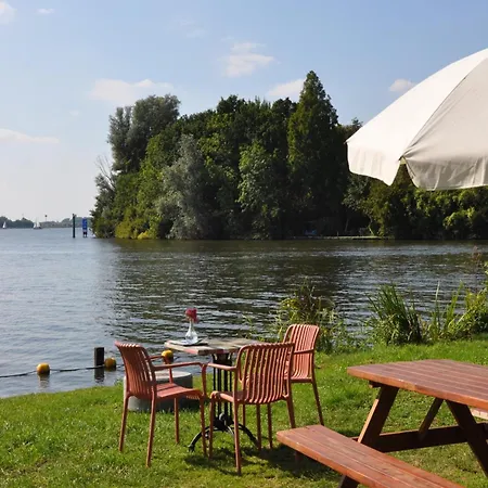 Vakantiehuis De Watersport Groepsaccommodatie - 30 Pers *