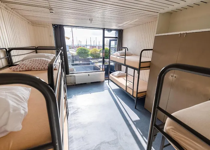 De Watersport Groepsaccommodatie - 30 Pers