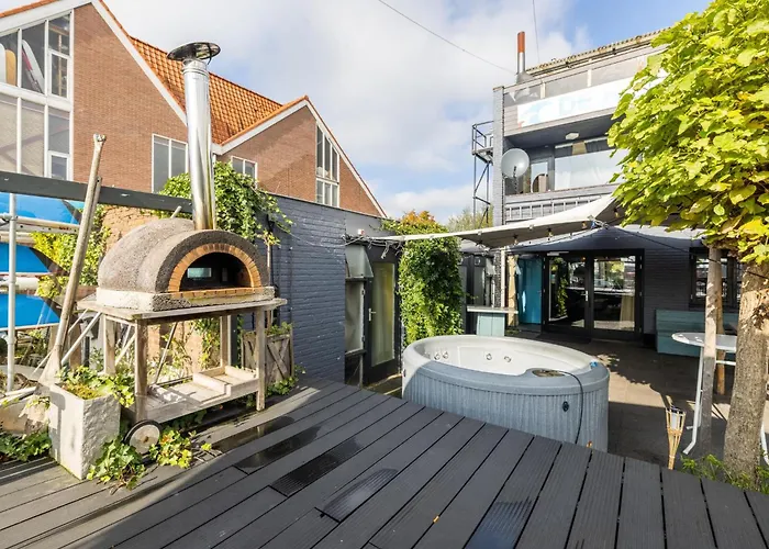 De Watersport Groepsaccommodatie - 30 Pers