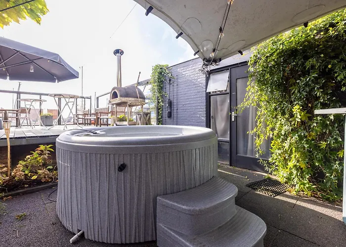 De Watersport Groepsaccommodatie - 30 Pers Holiday home