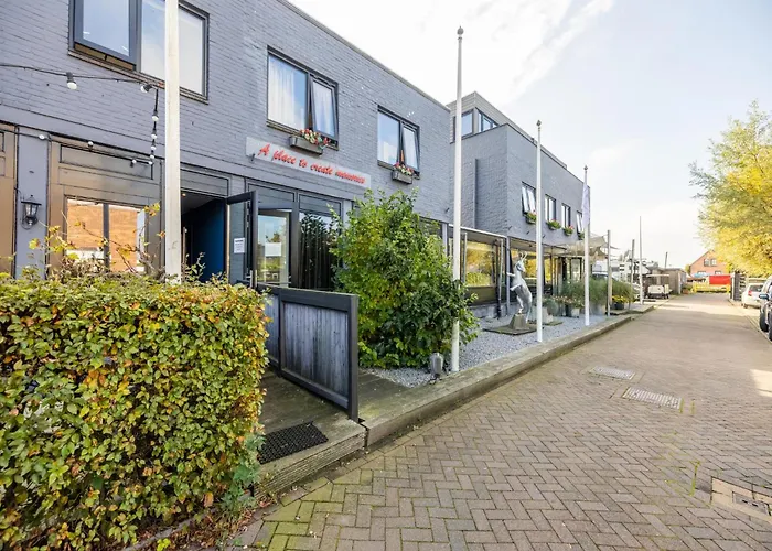 De Watersport Groepsaccommodatie - 30 Pers * Kaag