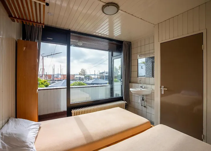 De Watersport Groepsaccommodatie - 30 Pers Holiday home Kaag