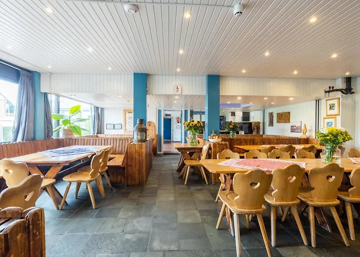 Holiday home De Watersport Groepsaccommodatie - 30 Pers Kaag